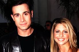 Videa online a csaj nem jar egyedul 1999 magyarul online hungary hd teljes film indavideo from image.tmdb.org freddie prinze jr., rachael. A 2000 Es Evek Legszebb Szineszparja Meg Mindig Egyutt 17 Eve Hazas Sarah Michelle Gellar Es Freddie Prinze Jr Vilagsztar Femina