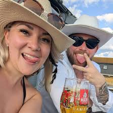 Shekinah's fashion choices and behavior