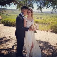 Y los famosos no escapan de esta tendencia que ya es recurrente. Eduardo Vargas Y Daniela Colett Se Casaron Al Aire Libre Diario El Aguila