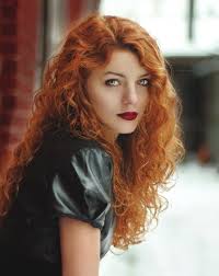 The gorgeous new look has garnered more than 500k likes with comments from celeb friends and fans. Woman With Curly Red Hair Novocom Top