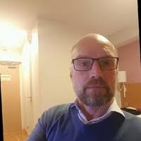 100+ perfiles de «Hjelmberg»