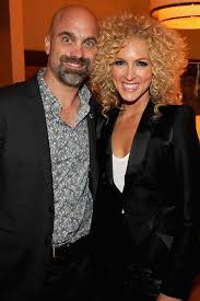 Little big town is an american country music vocal group. Kimberly Schlapman And Husband Stephen How Little Big Town Star Found Love After Husband S Death