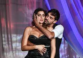 Antonella clerici mette in imbarazzo eli.→ #antonella clerici; Ballando Con Le Stelle Isoardi E Todaro Eliminati Si Ritirano La Decisione Choc Potranno Rientrare In Gara Il Giornale D Italia