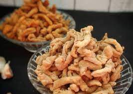 Usus ayam adalah salah satu bagian dalam tubuh ayam (jeroan) yang memiliki cita rasa enak dan gurih, serta bisa menggugah selera ngemil bagi pecinta camilan. Cara Membuat 24 Keripik Usus Usus Crispy Usus Goreng Kekinian