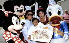 Michael Jackson Et Les Personnages Disney On Michael Jackson S Footsteps Michael Jackson Wallpaper Michael Jackson Rare Michael Jackson