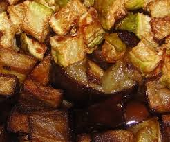 Pelate le zucchine, togliete le estremità , tagliatele in sei immergete quindi le zucchine nell'olio e lasciatele cuocere per due minuti fino a quando saranno ben. Melanzane E Zucchine Fritte Ricette Italiane Della Mamma