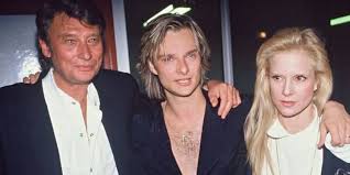 Sylvie vartan, la mère de david hallyday david michael benjamin smet alias david hallyday vient au monde le 14 août 1966 à dès son plus jeune âge, il se passionne pour la musique et apprend. David Hallyday Ce Mauvais Souvenir D Enfance Avec Johnny Hallyday Et Sylvie Vartan Mce Tv
