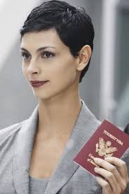 the two men who stole morena baccarin s heart celebrity short hair morena baccarin short hair styles