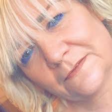 Lorraine Elmore's Instagram, Twitter & Facebook