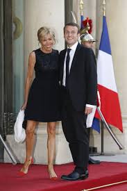 Mariée et déjà mère de trois enfants, elle a alors 36 ans, soit 20 ans de plus que son élève préféré. Emmanuel Macron Et Sa Femme Brigitte L Amour N A Pas D Age 18 Photos