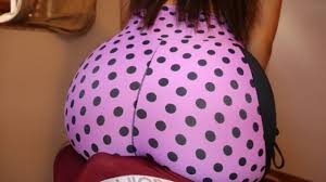 Fitness babe loves to do lap dance after gym - arousing assjob in polkadot shorts