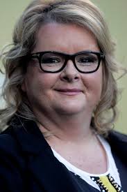 Szubanski'nin kariyeri bir skeç komedi yazarı ve icracı olarak başladı ve o zamandan beri tv, film oyunculuğu ve müzikal tiyatro yapımına. Magda Szubanski Wikipedia