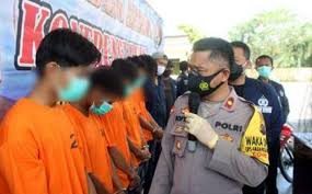 Скачать gadis 16 tahun di gilir 17 pria 10 tersangka di amankan stay halal braderrrr viral tiktok Gadis Belia Ini Digilir Lima Pelaku Di Kebun Sawit