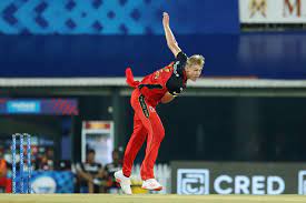 Earlier in the day, starting from their overnight score of 146/3, india managed only 4 runs in 40minutes and lost the important wicket of captain virat kohli. Ipl 2021 Watch Kyle Jamieson S Yorker Breaks Krunal Pandya S Bat During Mi Vs Rcb Contest