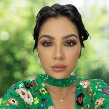 Sandy Markle's Instagram, Twitter & Facebook