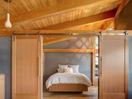 لون الباب 40 صورة ألوان فاتحة شهيرة كابتشينو إيطالية وجوز ميلانو خيارات بلونين داخليين باللونين الأسود والألوان في الداخل