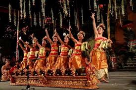 Ada begitu banyak jenis tarian tradisional yang berasal dari pulau bali. Sejarah Singkat Dan Properti Tari Pendet Asal Bali Kumparan Com