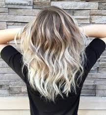 Balayage caramel sur cheveux châtain foncé. 24 Balayage Caramel Pour Cacher Cheveux Blancs Hair Madame Decouvrez Et Partagez Les Tendances Coiffures De La Saison