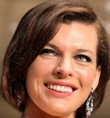 Short Hair Widows Peak Women Nice And Simple If You Have The Widows Peak Short Hair Styles Widows Peak Hairstyles Short Bob Hairstyles
