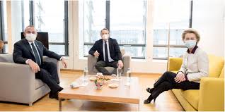 La presidente della commissione europea von der leyen: Ursula Von Der Leyen On Twitter Brief Exchange With Turkish Foreign Minister Mevlutcavusoglu On Next Steps In Eu Turkey Relations Dialogue Is Essential But We Also Expect Credible Gestures On The Ground We
