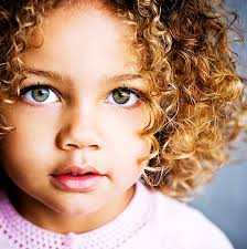 Beautiful Girl With Naturally Curly Hair And Green Eyes Curly Hair Styles Beautiful Eyes Mixed Kids