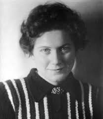 В 1944 году вышла замуж за одноклассника василия сталина григория морозова. Pered Chitatelem Novoj Absolyutnyj Eksklyuziv Tri Pisma Svetlany Alliluevoj Docheri Stalina Davidu Samojlovu Odnomu Iz Luchshih Russkih Poetov Xx Veka