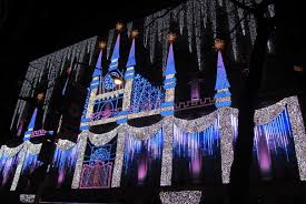 Best Things To Do In New York At Christmas Hotels Hand Luggage Nyc Christmas New York Christmas Christmas Light Show