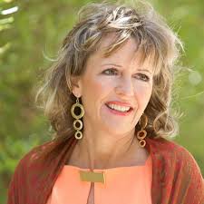 Sandy Dow's Instagram, Twitter & Facebook