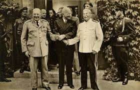 August 1945 im schloss cecilienhof bei potsdam, offiziell als dreimächtekonferenz von berlin bezeichnet, war ein treffen der drei hauptalliierten des zweiten weltkriegs nach dem ende der kampfhandlungen in europa zur beratung auf höchster. Lemo Kapitel Potsdamer Konferenz
