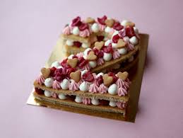 Un number cake, un letter cake, parfait pour fêter un anniversaire. Number Cake Rose