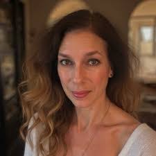 Betsy Albert's Instagram, Twitter & Facebook