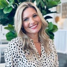 Dora Hardin's Instagram, Twitter & Facebook