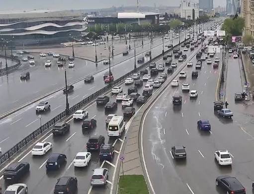 Bakının bəzi yollarında yenı TIXAC VAR
