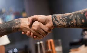 Hallo, ich hätte gern ein tattoo, und zwar ein unendlichkeitszeichen am handgelenk (siehe bild unten). Tattoo Preise 2nd Skin Tattoo Piercing