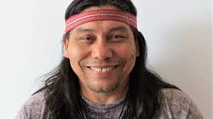 Indígena e escritor, Daniel Munduruku disputa cadeira na ABL