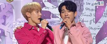 He is a member of the boy band got7 and boy band duo jj project. Hands Up 170219 Jinyoung Doyoung