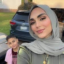 Bayan Abunijem's Instagram, Twitter & Facebook