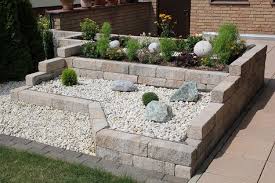 Unterschiedliche Ebenen Schaffen Mit Der Siola Kombi Mauer Ist Das Moglich Vorgarten Garten Gartentipps