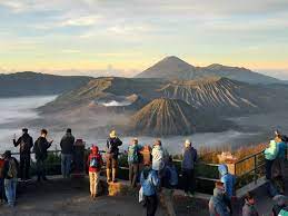 Mulai dari gambar alam, gunung, pantai, laut, sungai yang sangat indah, mudah digambar, simple, dll. Pesona Dan Keindahan Gunung Bromo Malang