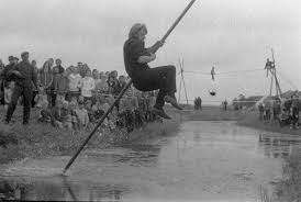 polsstokspringen uit de niestadt foto collectie van het zijper museum van het zijper museum foto museum polsstokspringen