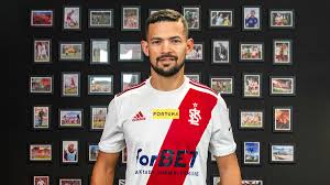 The club is based at stadion lks, at al. Ricardinho Napastnikiem Lks