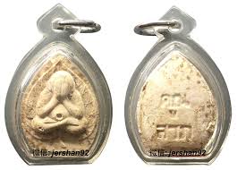 必打luang phor koon 龙婆坤wat ban rai b e 2519 经粉料功效 人缘 辟邪 避险 避是非 平安 招财 贵人辅助 逢凶化吉 事事顺利尺寸w 2cm h 2 5cm amulet pocket watch