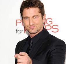 Gerard butler is an acclaimed scottish film and television actor, who achieved a career breakthrough with his iconic role in the film '300'. Wegen Verworfenem Filmprojekt Gerard Butler Klagt Auf 5 1 Millionen Dollar Welt