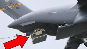 Usaf Planes Drop Humvee S And Paratroopers C 17 Globemaster C 130 Hercules C 17 Globemaster Iii Usaf Vehicles