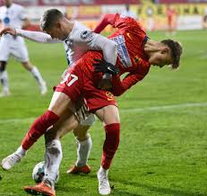 Ce diferenta pentru fotbalist de la salariul propus de craiova in urma cu 7 luni, adica 600 de lei, la 4000 de euro luna la fcsb, o crestere uluitoare. Moment Incredibil DupÄƒ Penalty Ul Lui Octavian Popescu In Gaz Metan Fcsb SÄƒ Vezi Ce Pumni IÈ›i Dau Exclusiv