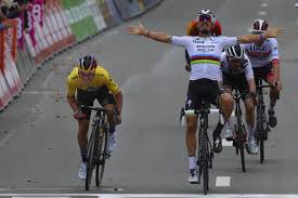 Select from premium julian alaphilippe of the highest quality. Luttich Bastogne Luttich Alaphilippe Verschenkt Sieg An Roglic