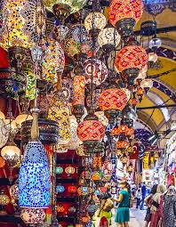 Elegantul bazar arasta este pentru amatorii de covoare, tapiserii, țesături, ceramică sau bijuterii, la prețuri pe măsura calității acestor adevărate opere de artă! Marele Bazar Istanbul Preturi Malaynyiar