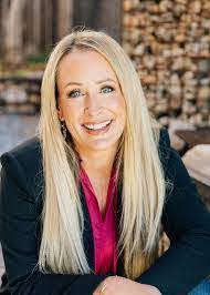 Adriane Ward's Instagram, Twitter & Facebook