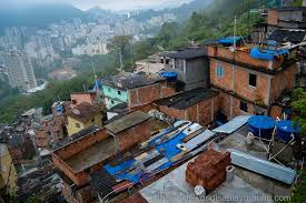 Az utolsó vérig (eredeti címén: A Walk Through The Santa Marta Favela Rio De Janeiro The Whole World Is A Playground