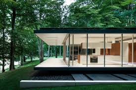 Le Pavillon Est Encadre Entre Le Plancher Et Le Plafond Les Deux Structures En Porte A Faux Vers L Eau Soulignan Architecture House Design Architecture House